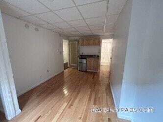 Building Photo - 405 Beacon St
