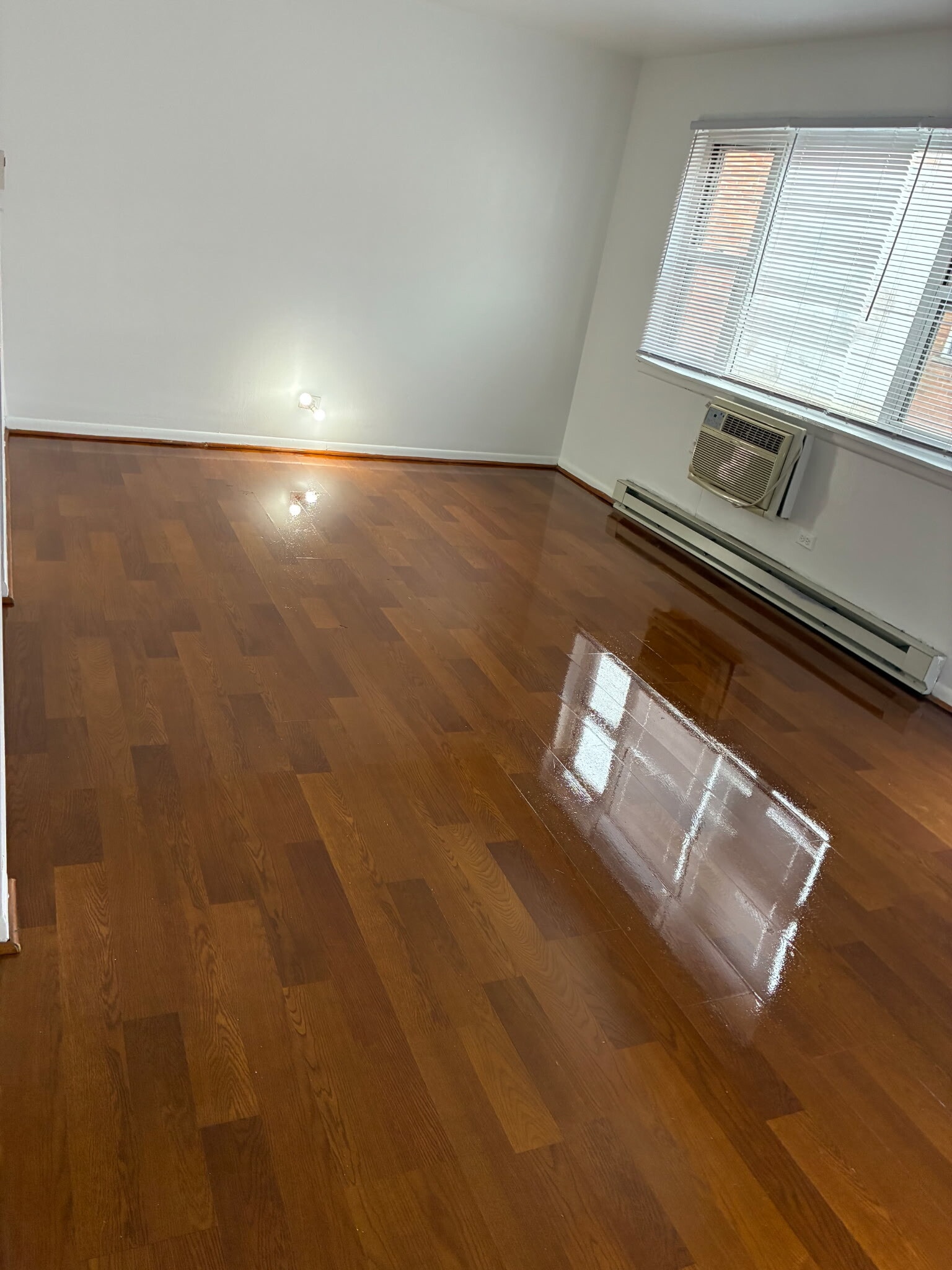 Building Photo - 5920 N Kenmore Ave