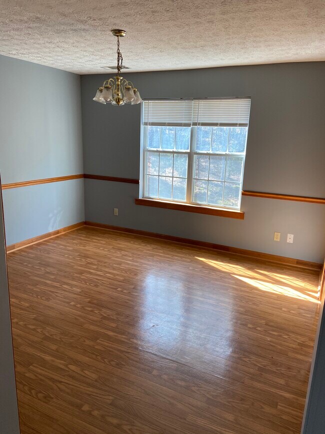 Building Photo - 3002 Maple Cove Ct