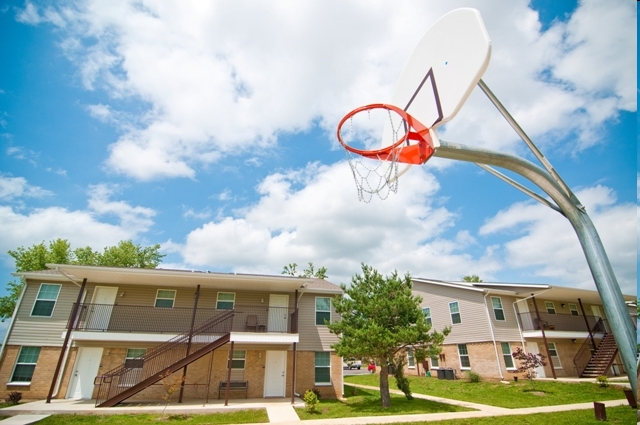 Building Photo - Oxford Square Apartments