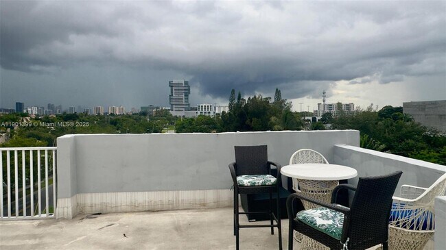 Building Photo - 329 SE 3rd St