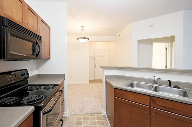 Building Photo - Dog-Friendly Walker Square Condo Near UVA Hospital