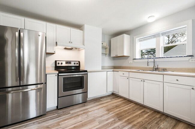 Building Photo - 608 Lakeshore Dr