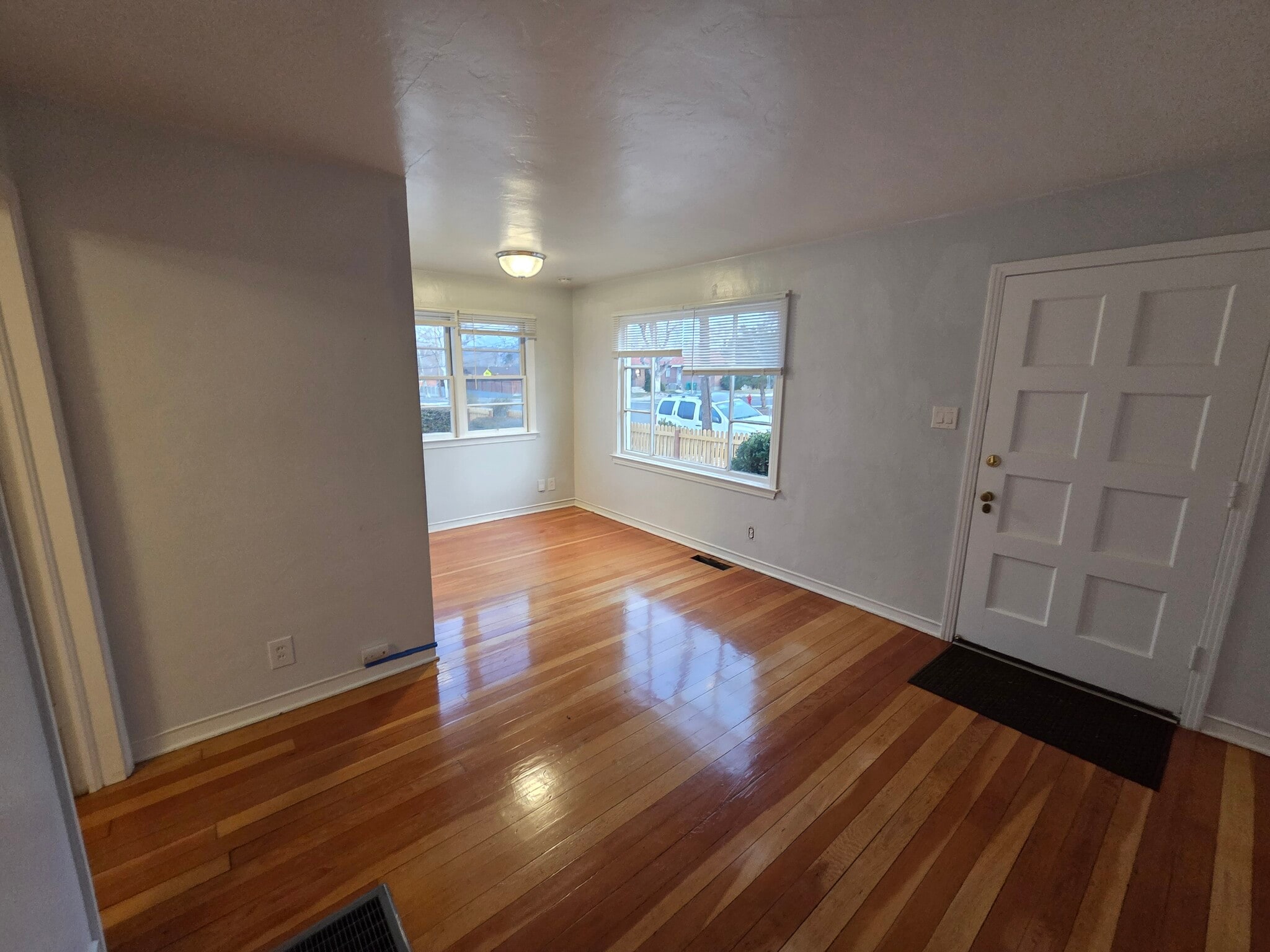 Building Photo - 849 Roberts St