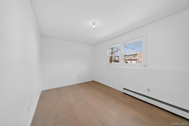 Building Photo - 13 Sutherland Dr