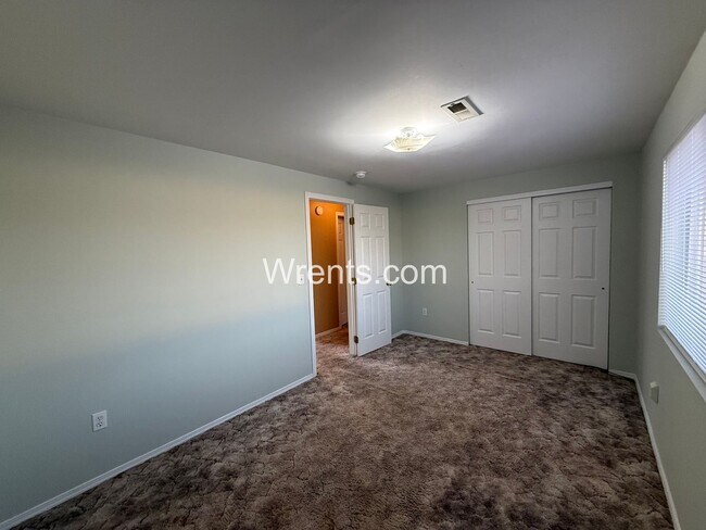 Building Photo - Welcome to this charming 2 bed, 2 bath rancher in Airway Heights!