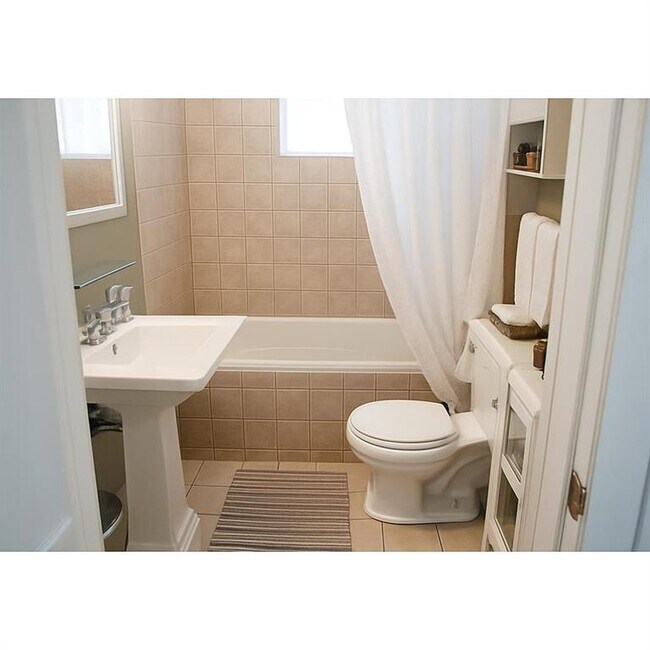 Building Photo - 1228 Grant St SE