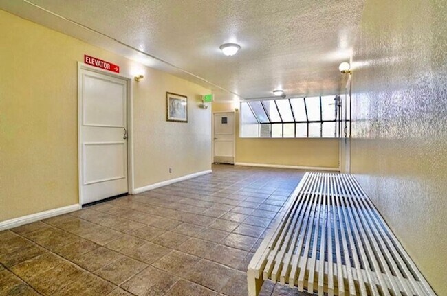 Building Photo - 2 Bed 2 Bath Condo in San Pablo - AVAILABLE NOW!!