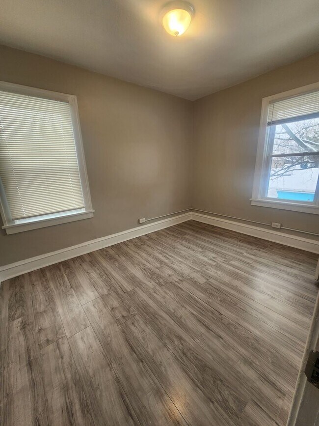 Building Photo - Two Bedroom in the heart of Old Brooklyn