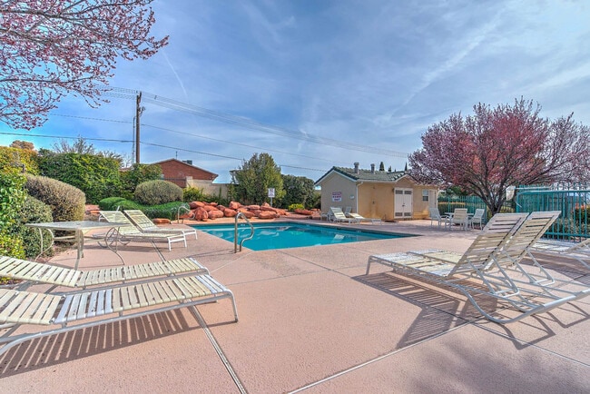 Building Photo - Fully Furnished Home. All utilities includ...