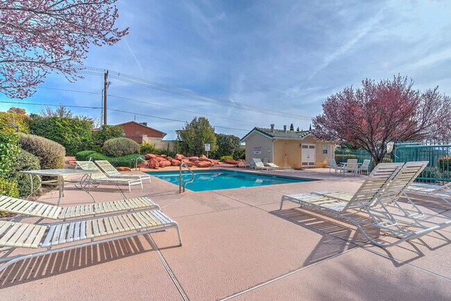 Building Photo - Fully Furnished Home with ALL Utilities In...