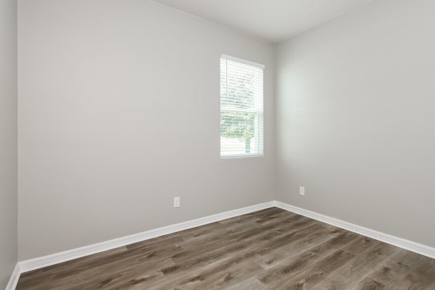 Building Photo - 1869 Castleton Dr