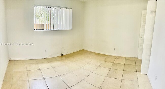 Building Photo - 6900 SW 39th St