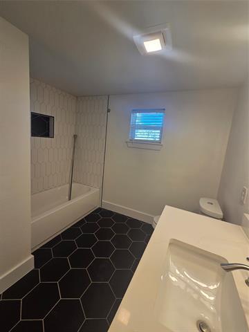 Building Photo - 482 Trout St