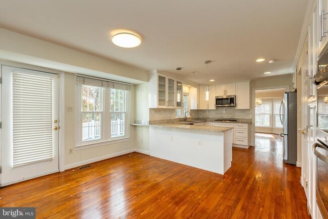 Building Photo - 14209 Floral Park Dr