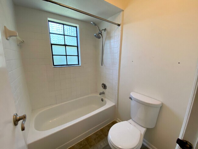 Building Photo - 3015 Crested Cir