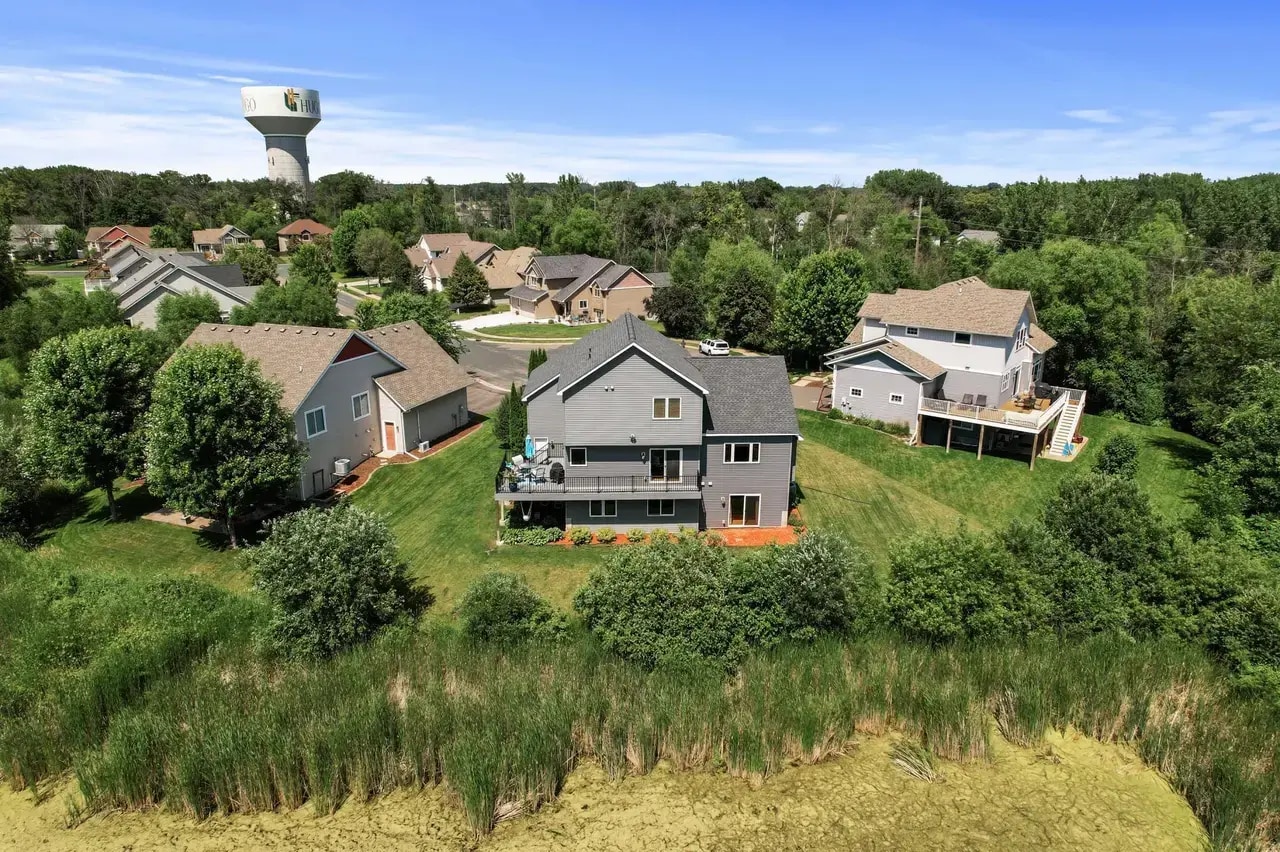 Building Photo - 5265 Fenson Ct N