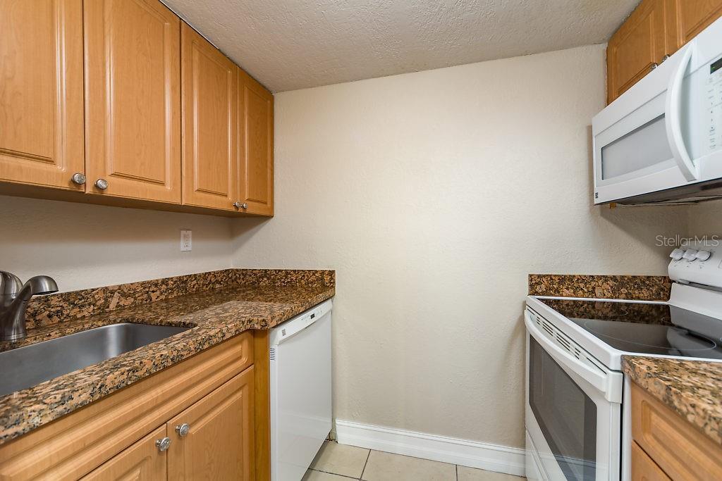 Building Photo - 5221 Bayshore Blvd