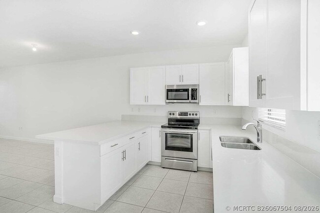 Building Photo - 2839 SW 16th Terrace