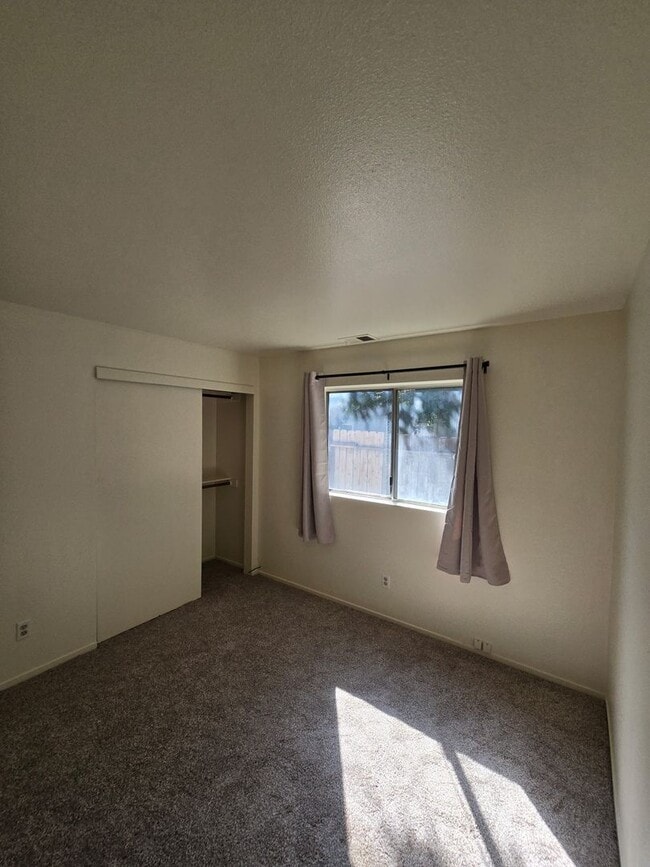 Building Photo - 1275 Alicia Cir