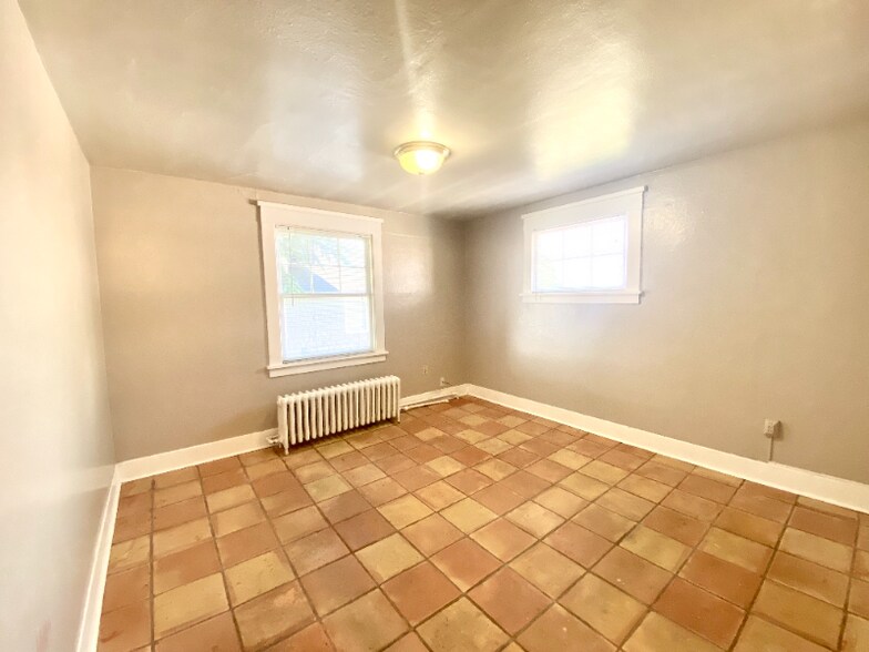 Building Photo - 901 N M St