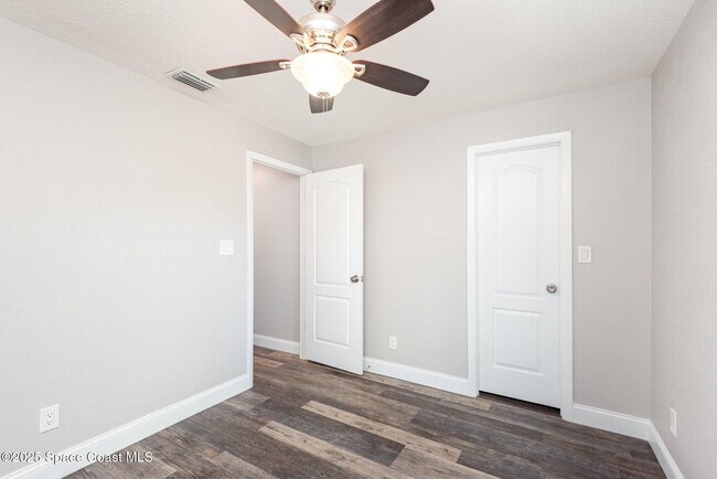 Building Photo - 3361 Chapparal Ct