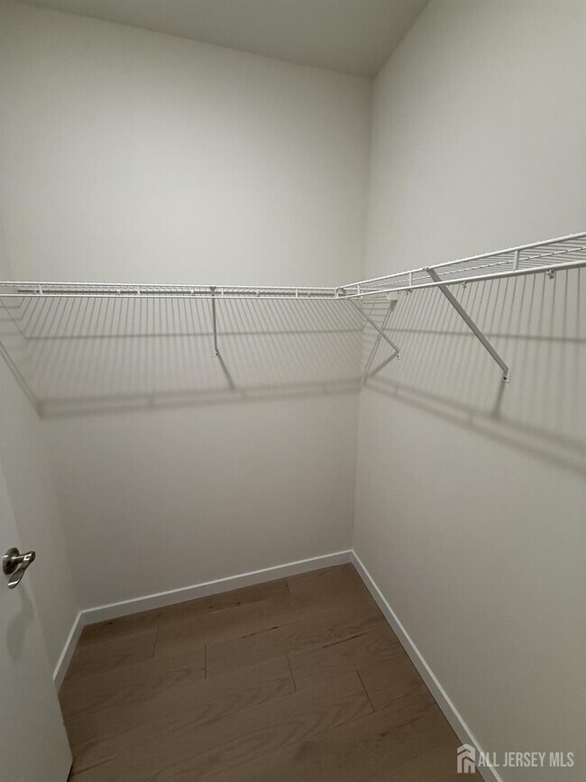 Building Photo - 243 Lohan Dr