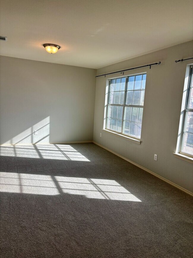 Building Photo - The Perfect Blend of Space & Location – 3 Beds Near Alliance