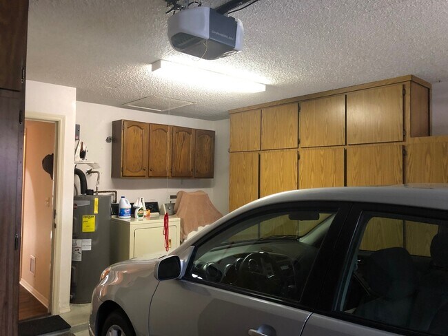 Building Photo - ASK ABOUT OUR REDUCED SUMMER RATES!!! Comfortable & Inviting Home in Leisure World a 45+ Active A...