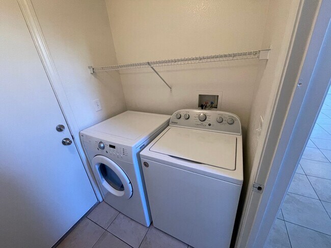 Building Photo - 5038 W Desert Dandelion Ct