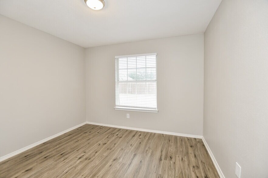 Building Photo - 105 Princeton Cir