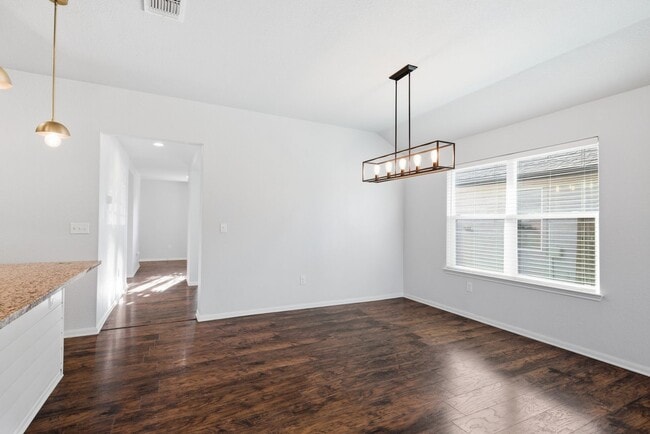 Building Photo - Four Bedroom Home in Manor