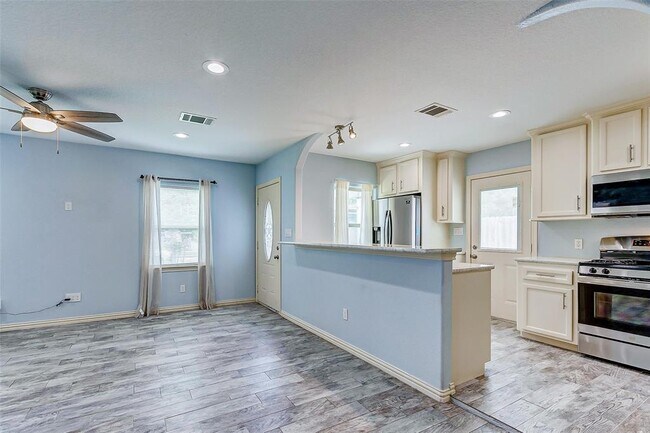 Building Photo - 8020 Bendell Dr