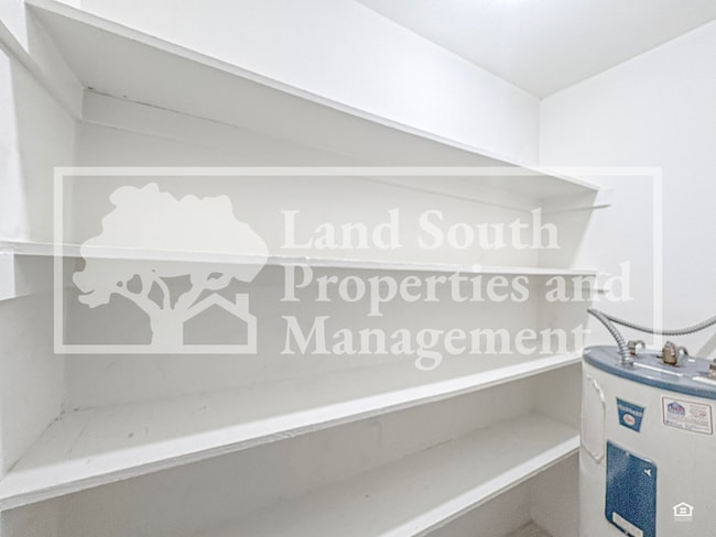 Building Photo - 815 W Carole St