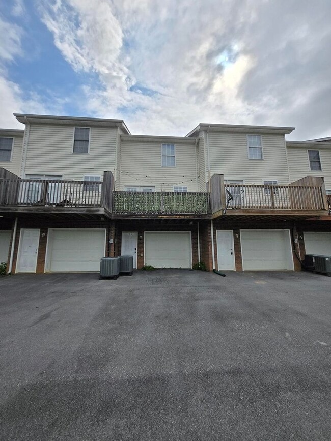 Building Photo - Spacious 2-Bedroom Townhome – Private Deck...
