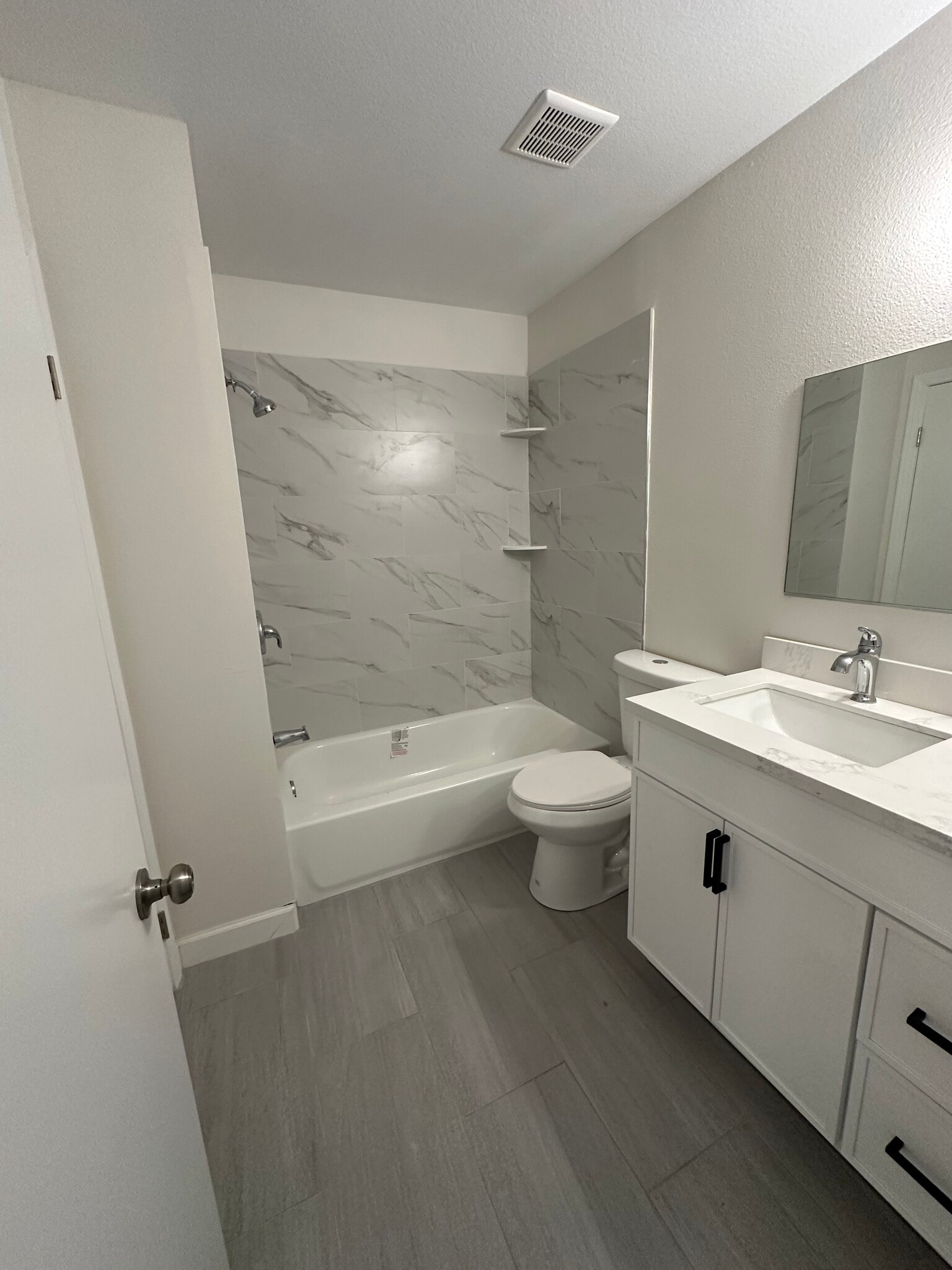 2nd Bathroom in 2nd bedroom - 10208 Beach St