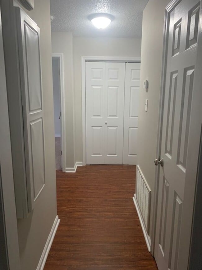 Building Photo - 3 Bd / 2 Bath Home in Pinehurst Subd.