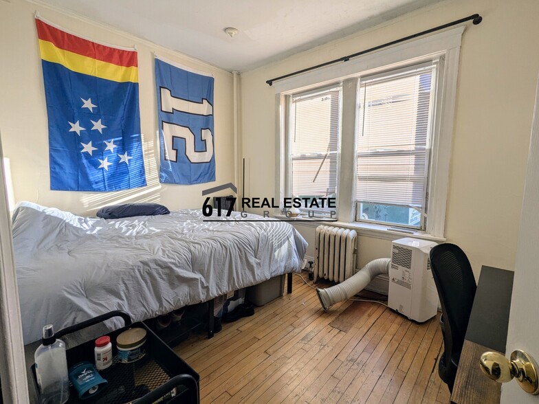 Building Photo - 54 Egmont St