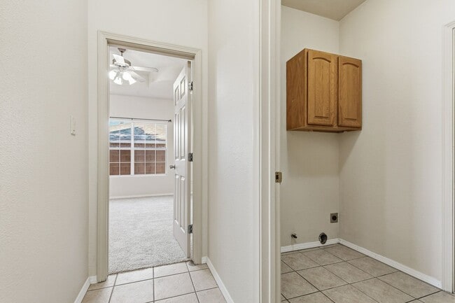 Building Photo - Conveniently Located 4 Bedroom 2 Bath Home