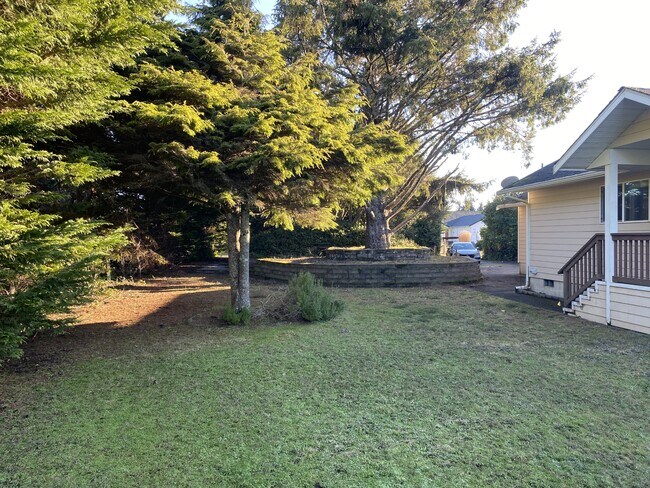 Building Photo - 348 Cockle St SW