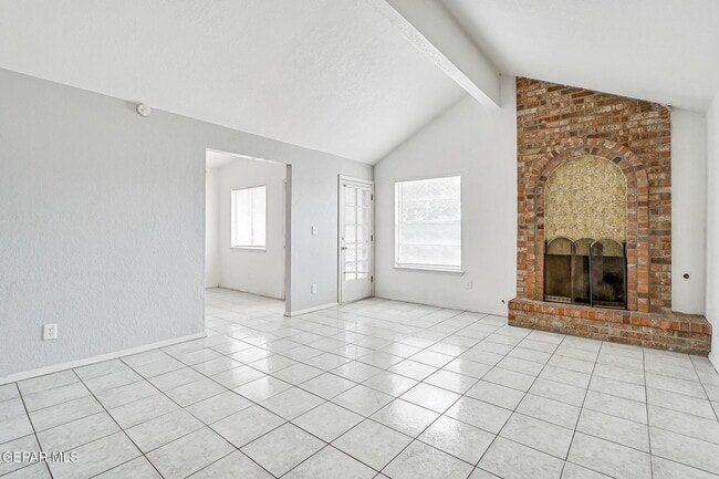 Building Photo - 3229 E Glen Dr