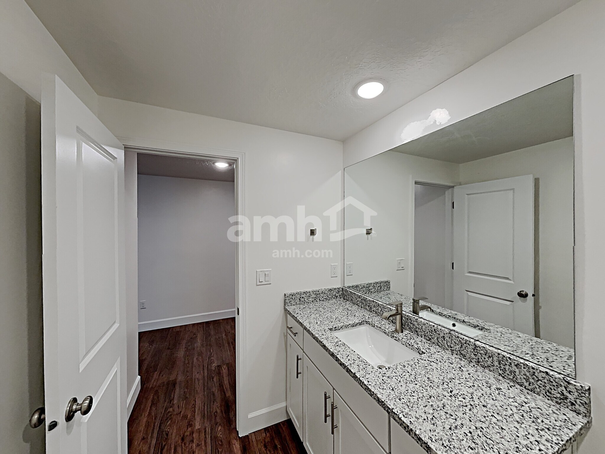 Building Photo - 6101 W Arranmore Dr