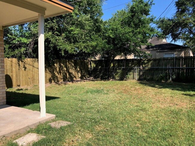 Building Photo - 612 San Benito