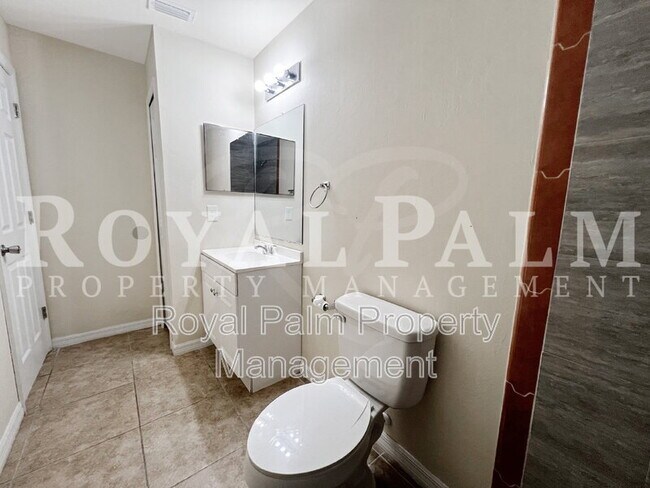 Building Photo - 111 SE 2nd Ave