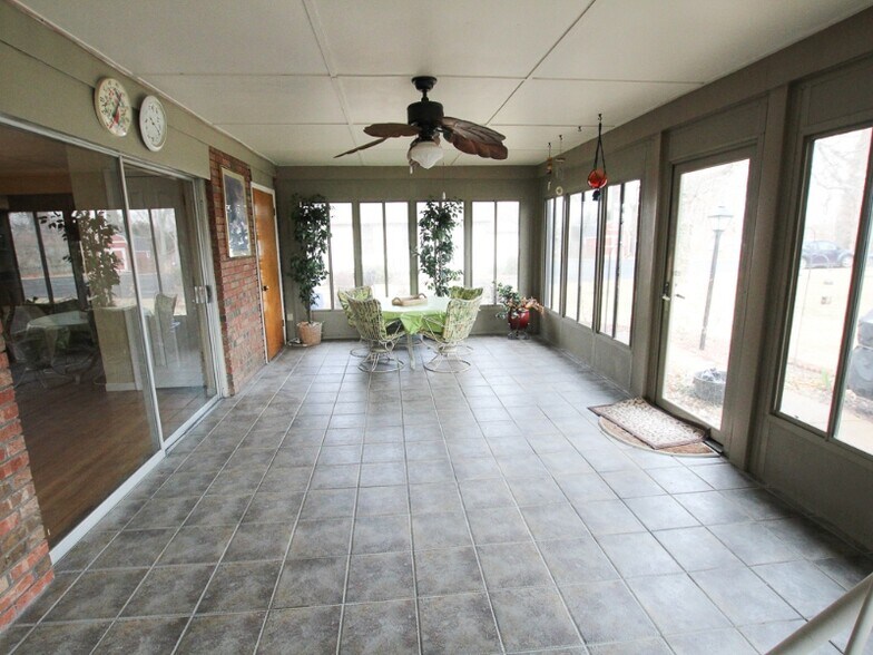 Building Photo - 4950 Lemay Ferry Rd