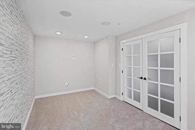 Building Photo - 6302 Greenleigh Ave