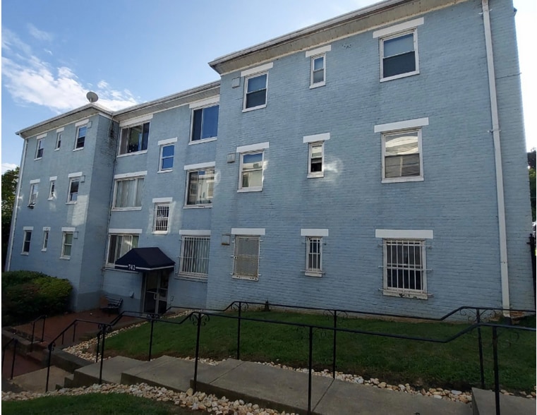 Primary Photo - 742 Brandywine St SE