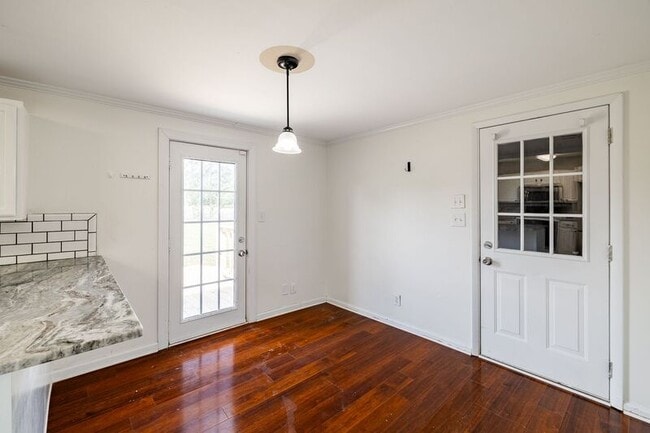 Building Photo - 386 Sandy Creek Rd
