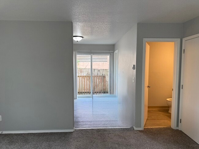 Building Photo - 5623 SE 84th Ave