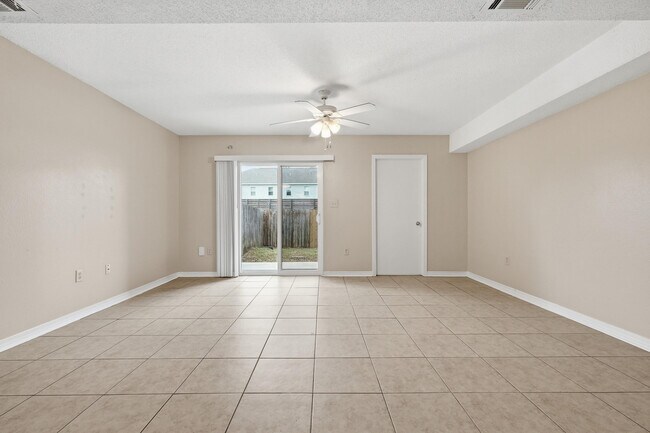 Building Photo - 1807 Whispering Oaks Ln